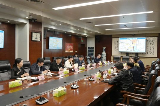 陈颖听取集团公司港航经济发展工作汇报