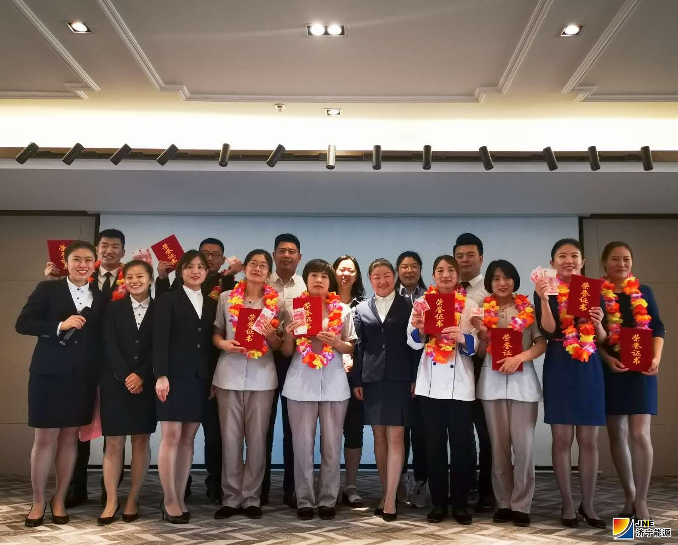 圆中园公司：美豪酒店首次召开员工大会（李芬2020.06.12）.jpg