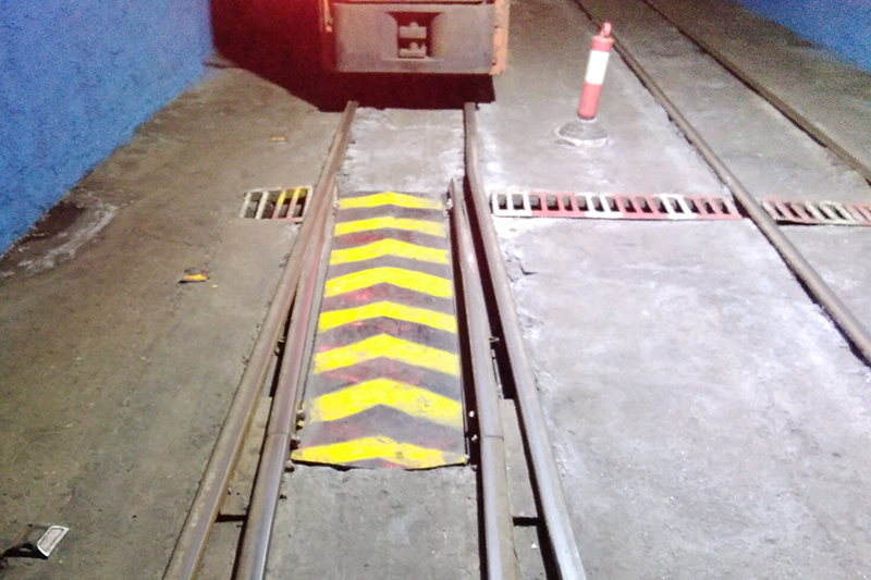 道岔警示护板.jpg