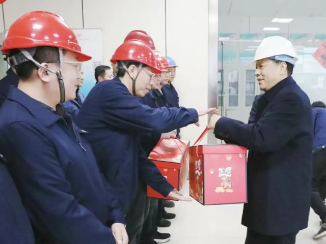 张广宇大年初一到权属企业看望慰问一线干部职工